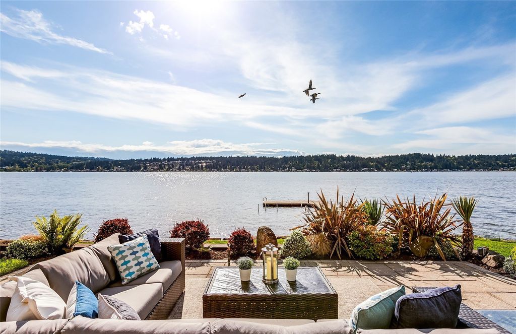 Breathtaking Waterfront Estate on East Lake Sammamish: A Contemporary Icon with 104' of Shoreline, Listed at $7.498M