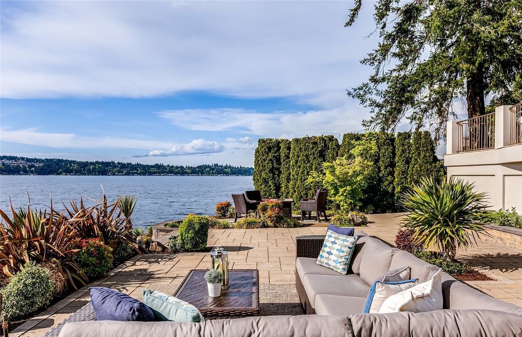 Breathtaking Waterfront Estate on East Lake Sammamish: A Contemporary Icon with 104' of Shoreline, Listed at $7.498M
