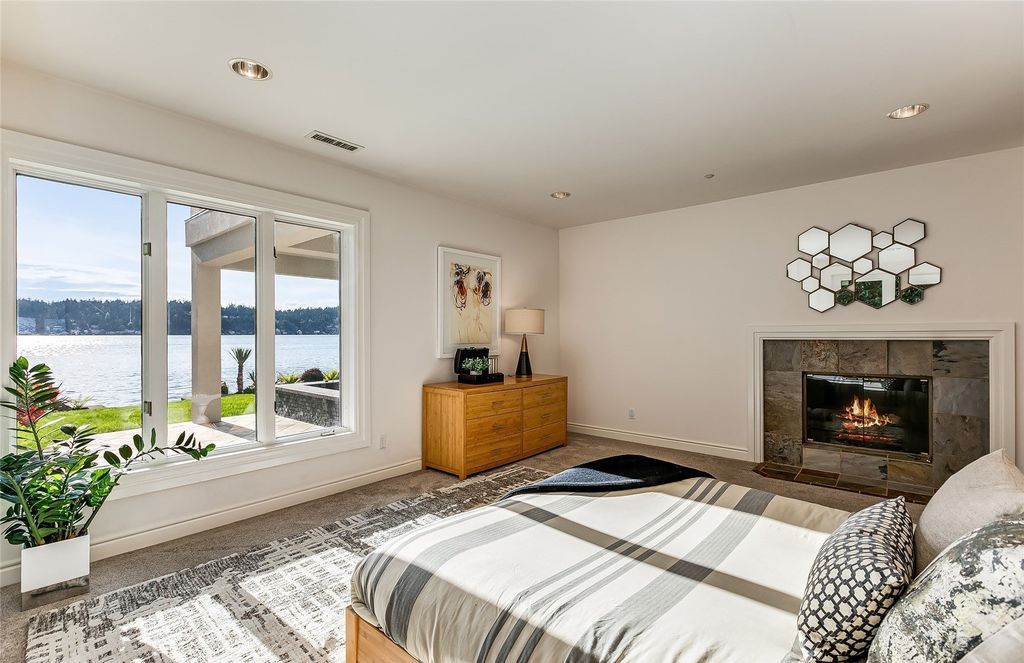 Breathtaking Waterfront Estate on East Lake Sammamish: A Contemporary Icon with 104' of Shoreline, Listed at $7.498M