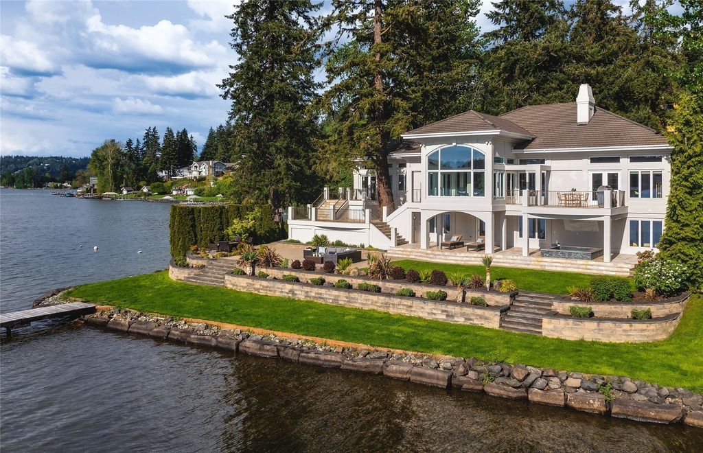 Breathtaking Waterfront Estate on East Lake Sammamish: A Contemporary Icon with 104' of Shoreline, Listed at $7.498M