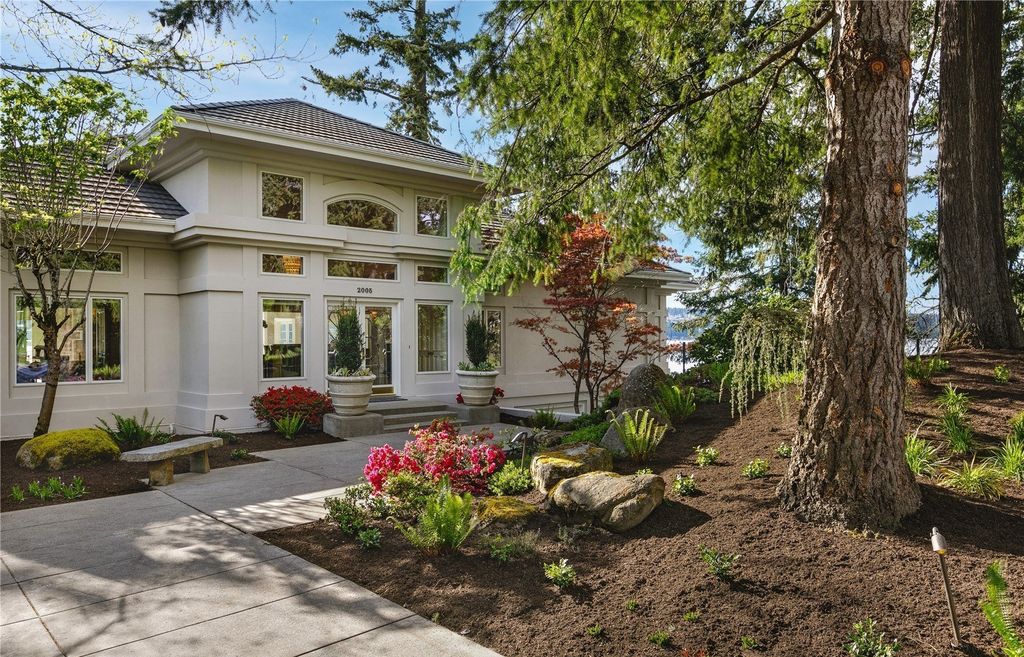 Breathtaking Waterfront Estate on East Lake Sammamish: A Contemporary Icon with 104' of Shoreline, Listed at $7.498M