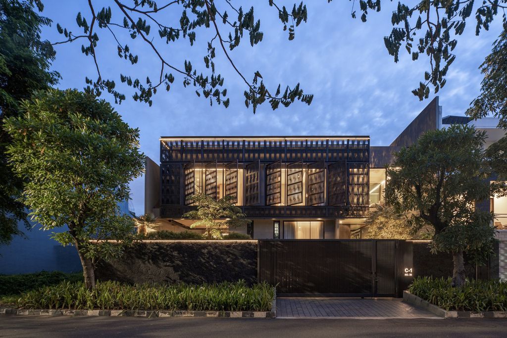 DS House Creates Seamless in-outdoor Integration by Wahana Architects