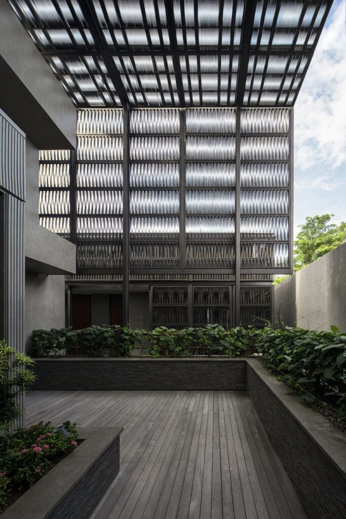 DS House Creates seamless in outdoor Integration by Wahana Architects 5