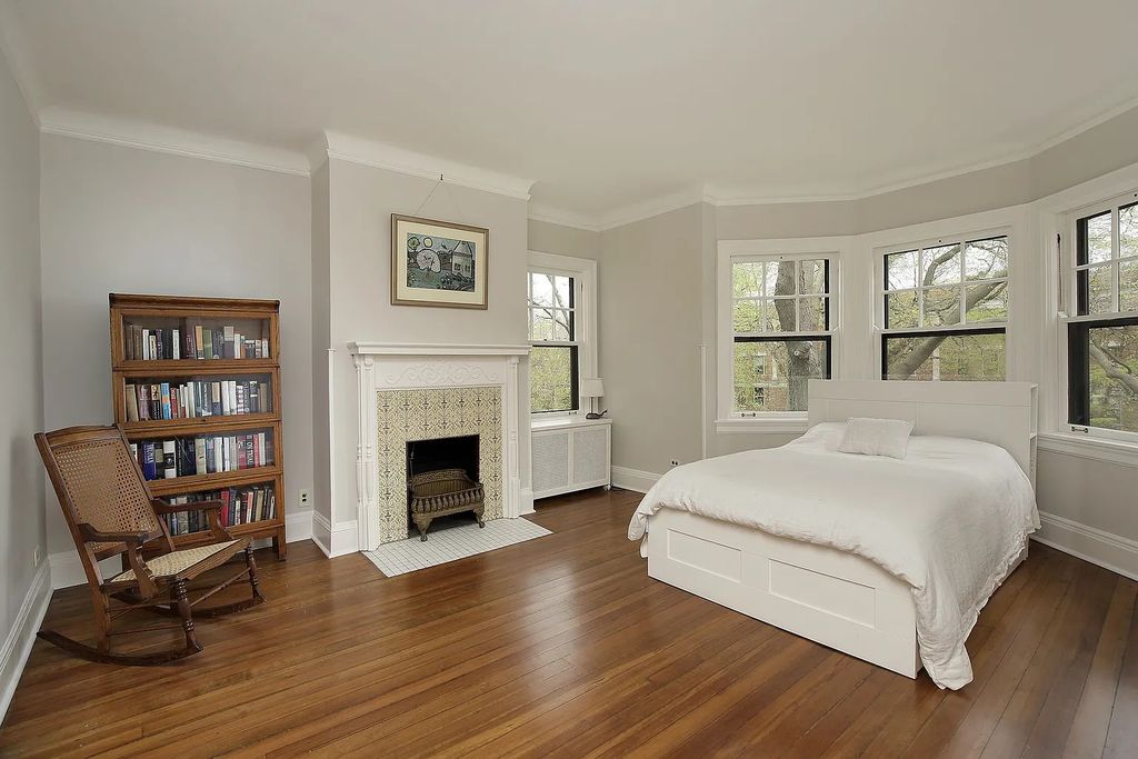 Exquisite Evanston Property for Sale: Combining Timeless Queen Anne Style with Contemporary Arts and Crafts Design for $2.15M