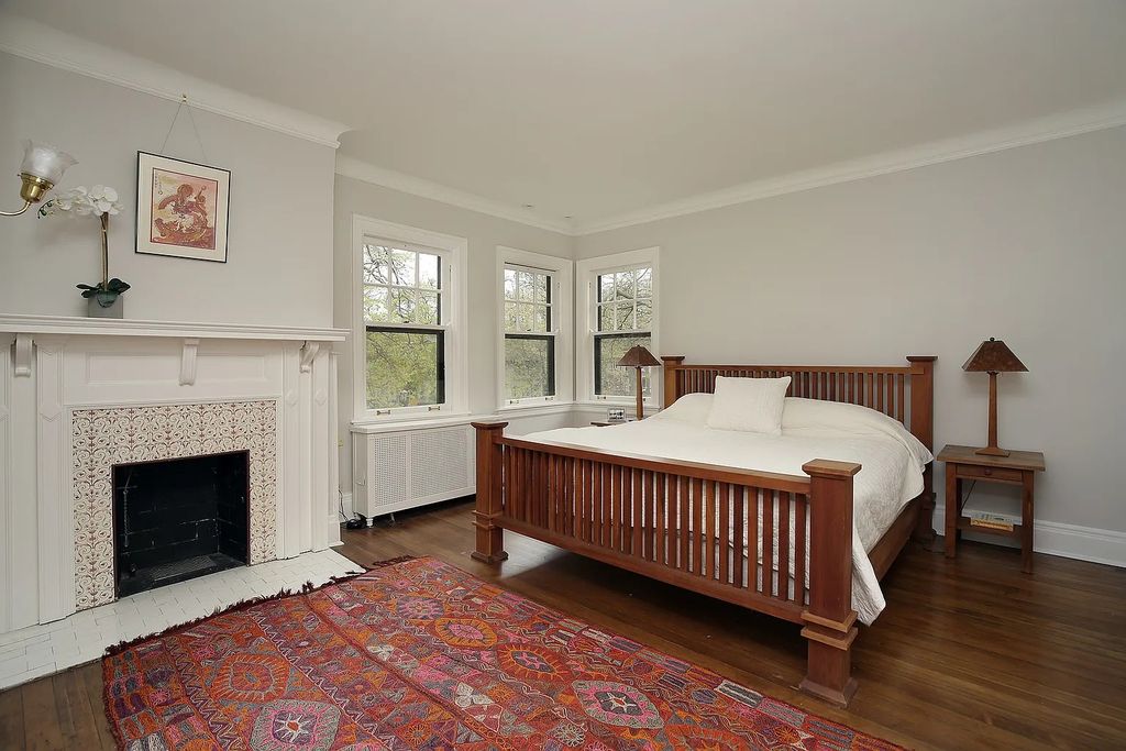 Exquisite Evanston Property for Sale: Combining Timeless Queen Anne Style with Contemporary Arts and Crafts Design for $2.15M