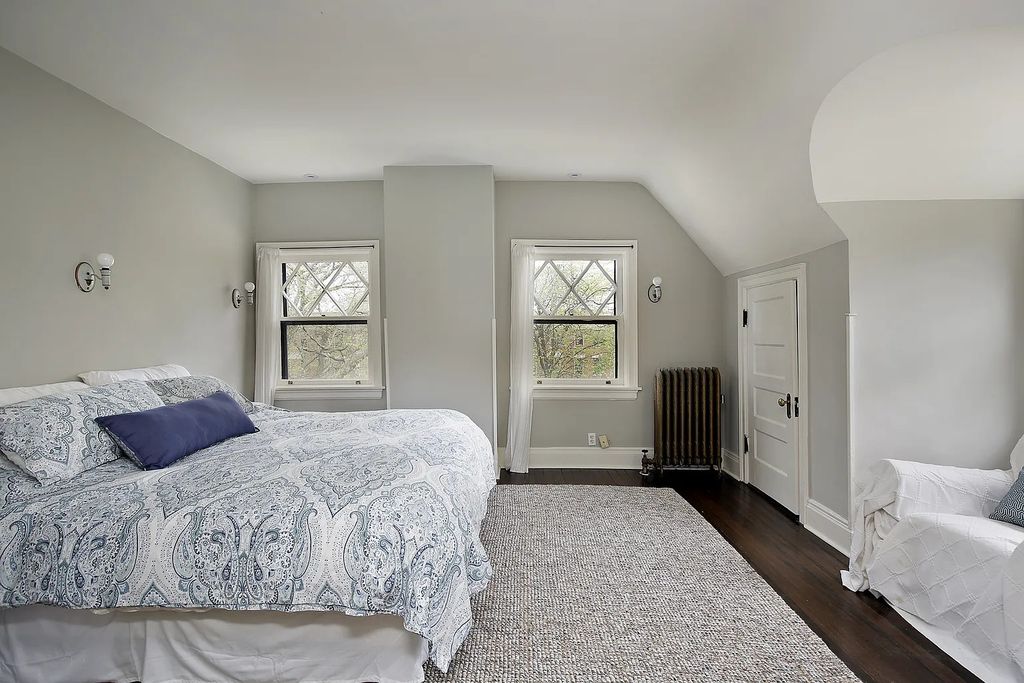 Exquisite Evanston Property for Sale: Combining Timeless Queen Anne Style with Contemporary Arts and Crafts Design for $2.15M