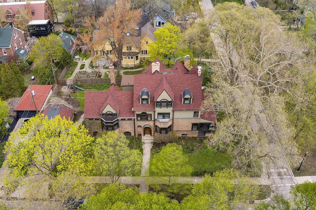 Exquisite Evanston Property for Sale: Combining Timeless Queen Anne Style with Contemporary Arts and Crafts Design for $2.15M