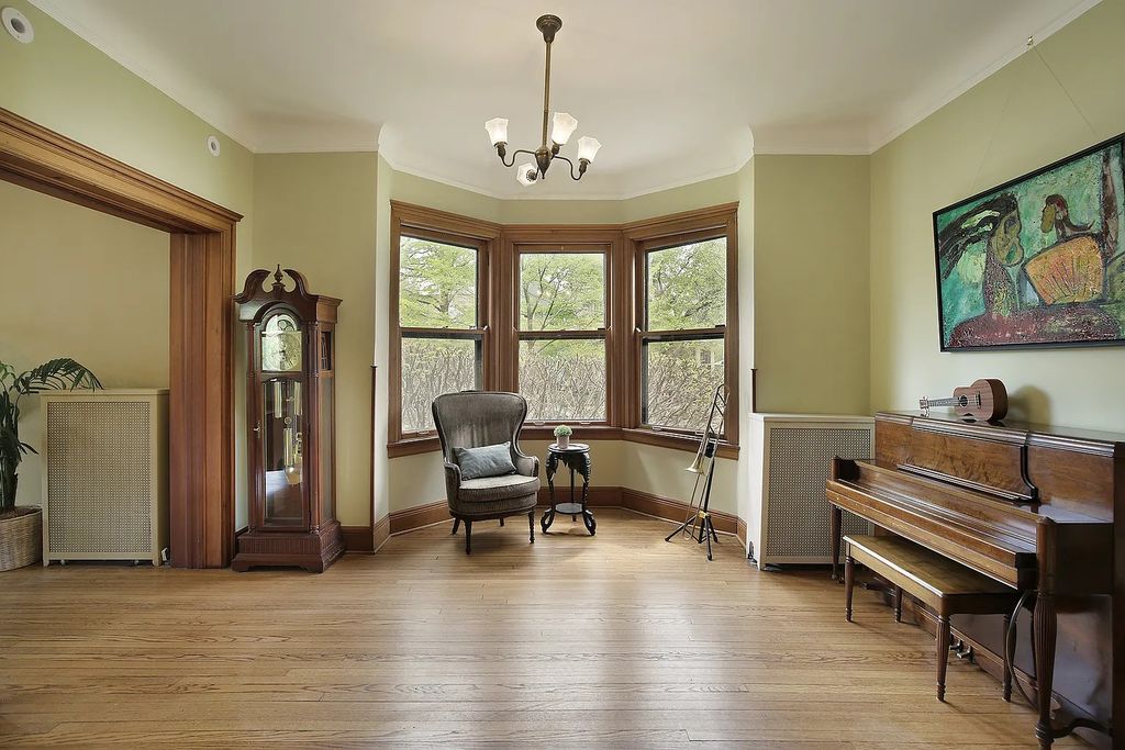 Exquisite Evanston Property for Sale: Combining Timeless Queen Anne Style with Contemporary Arts and Crafts Design for $2.15M