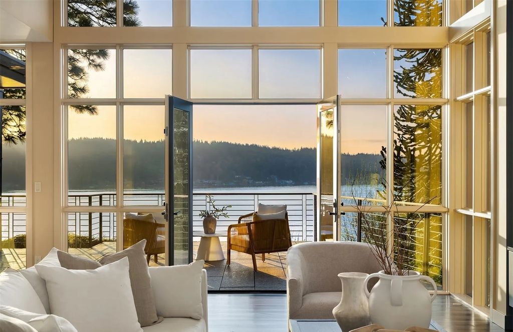Extraordinary Design and Lake Washington Views: Seattle, WA Home Listed at $3.499M