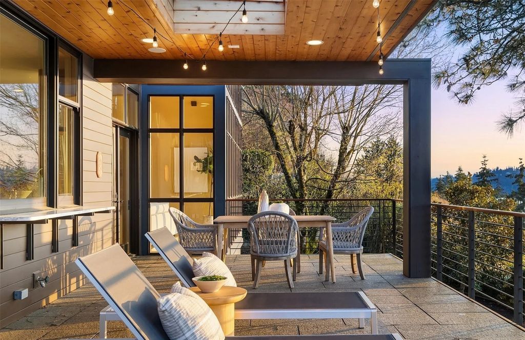Extraordinary Design and Lake Washington Views: Seattle, WA Home Listed at $3.499M
