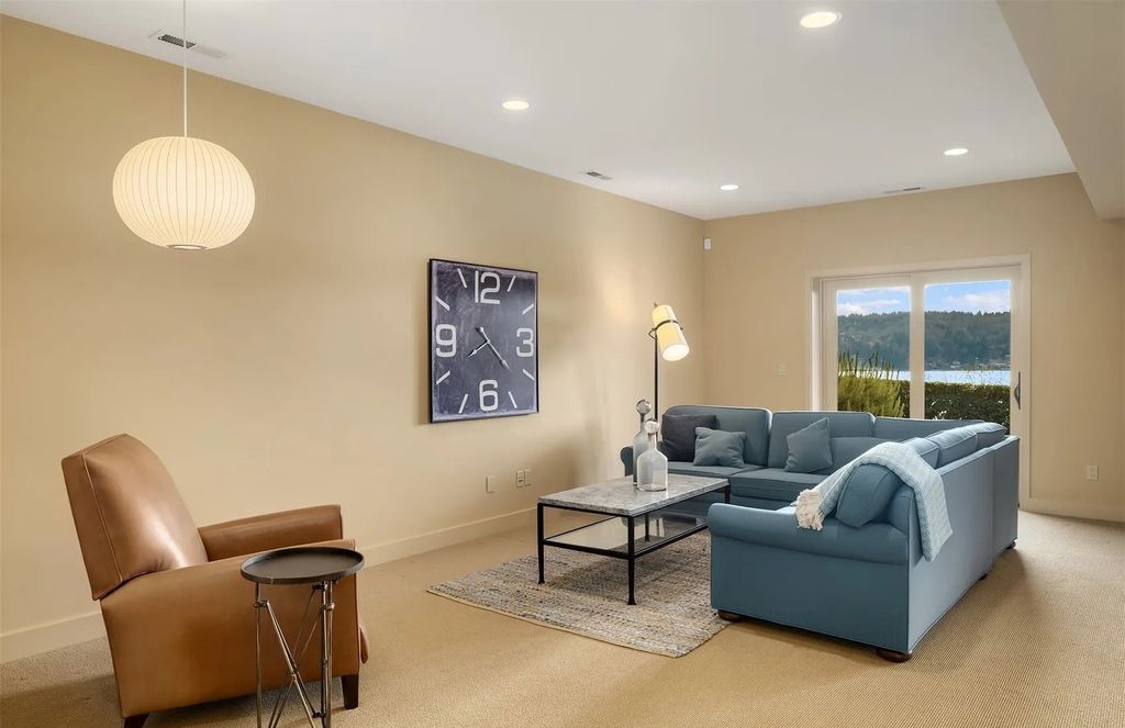 Extraordinary Design and Lake Washington Views: Seattle, WA Home Listed at $3.499M