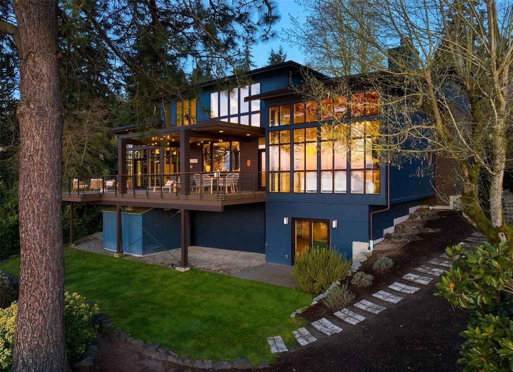 Extraordinary Design and Lake Washington Views: Seattle, WA Home Listed at $3.499M