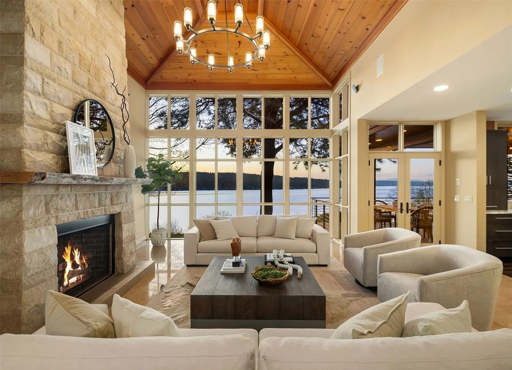 Extraordinary Design and Lake Washington Views: Seattle, WA Home Listed at $3.499M