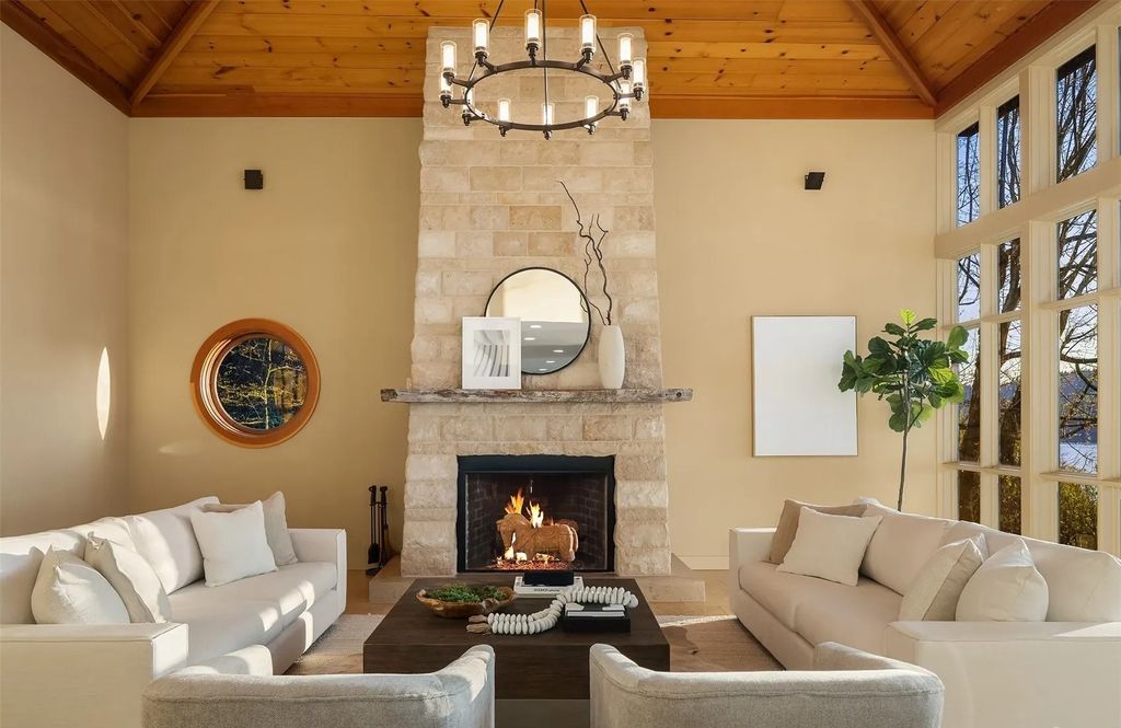Extraordinary Design and Lake Washington Views: Seattle, WA Home Listed at $3.499M