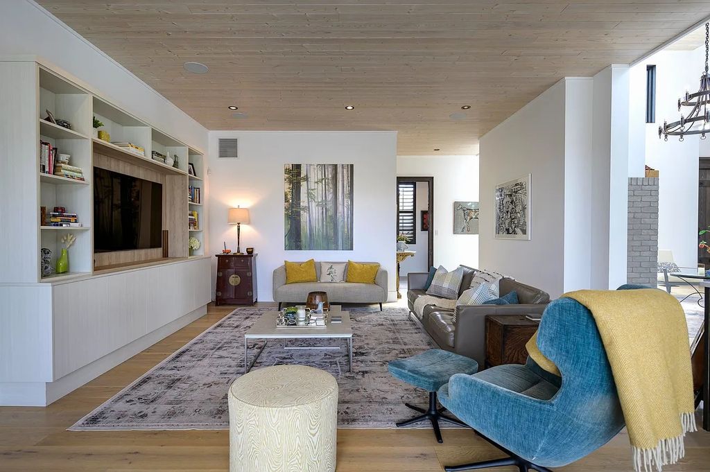 Gated Modern Farmhouse in Langley, BC - Perfect Fusion of Napa and Provence Styles for C$7,999
