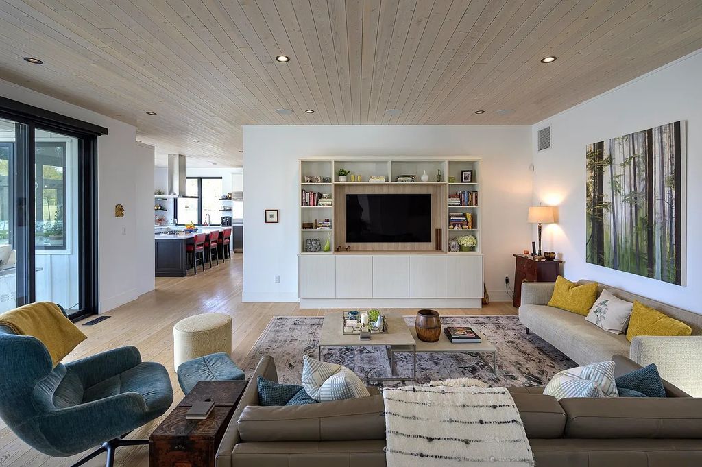 Gated Modern Farmhouse in Langley, BC - Perfect Fusion of Napa and Provence Styles for C$7,999