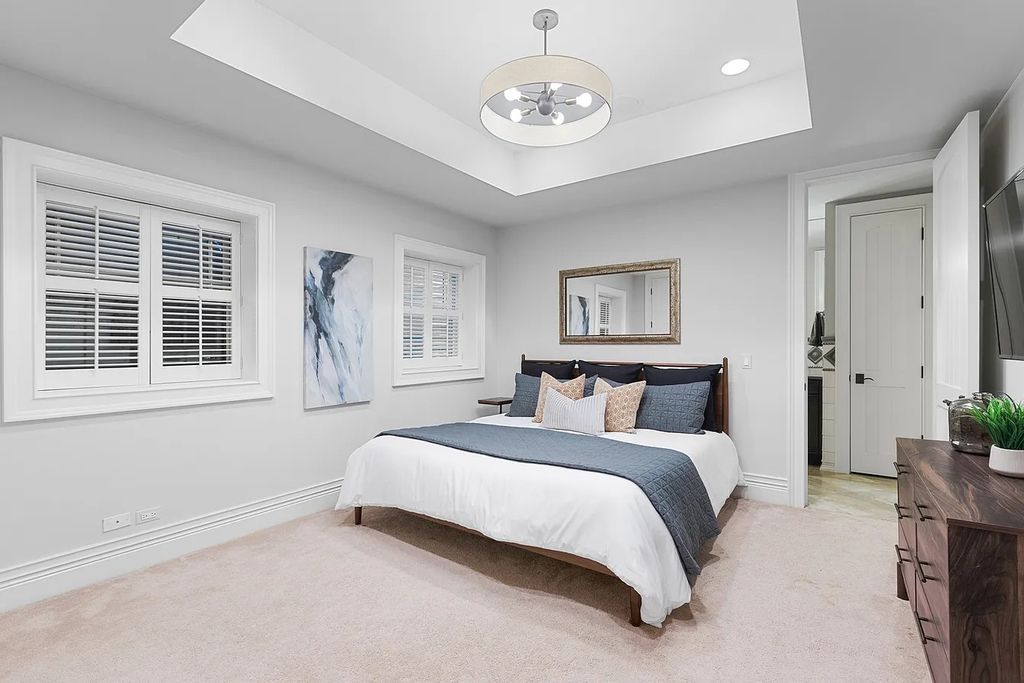 Gorgeous Nantucket-Inspired Home with Exceptional Finishes for Sale in Northbrook, IL at $2.35M