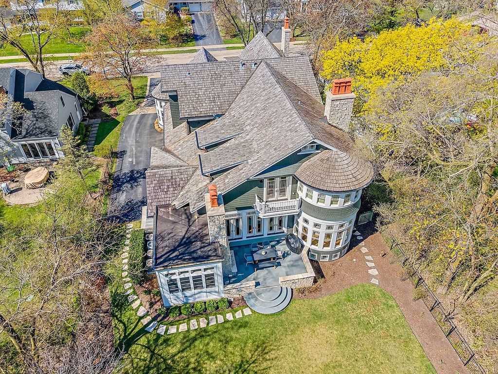 Gorgeous Nantucket-Inspired Home with Exceptional Finishes for Sale in Northbrook, IL at $2.35M