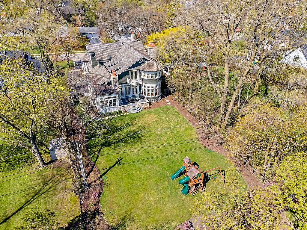 Gorgeous Nantucket-Inspired Home with Exceptional Finishes for Sale in Northbrook, IL at $2.35M