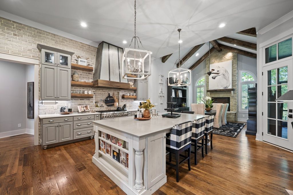 Impressive Designer Home in Brentwood, TN: A Masterpiece of Elegance and Sophistication for $3.5M