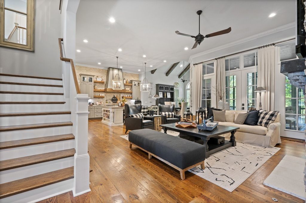Impressive Designer Home in Brentwood, TN: A Masterpiece of Elegance and Sophistication for $3.5M