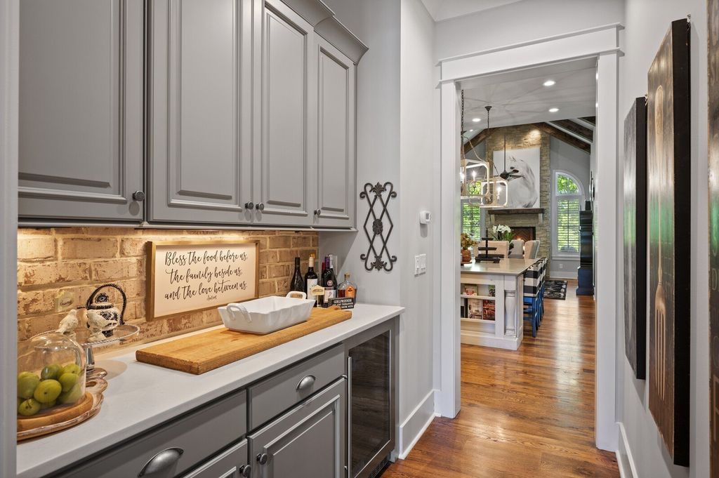 Impressive Designer Home in Brentwood, TN: A Masterpiece of Elegance and Sophistication for $3.5M