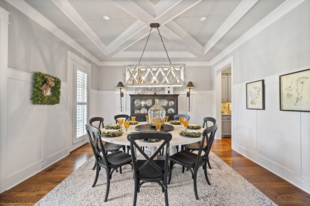 Impressive Designer Home in Brentwood, TN: A Masterpiece of Elegance and Sophistication for $3.5M