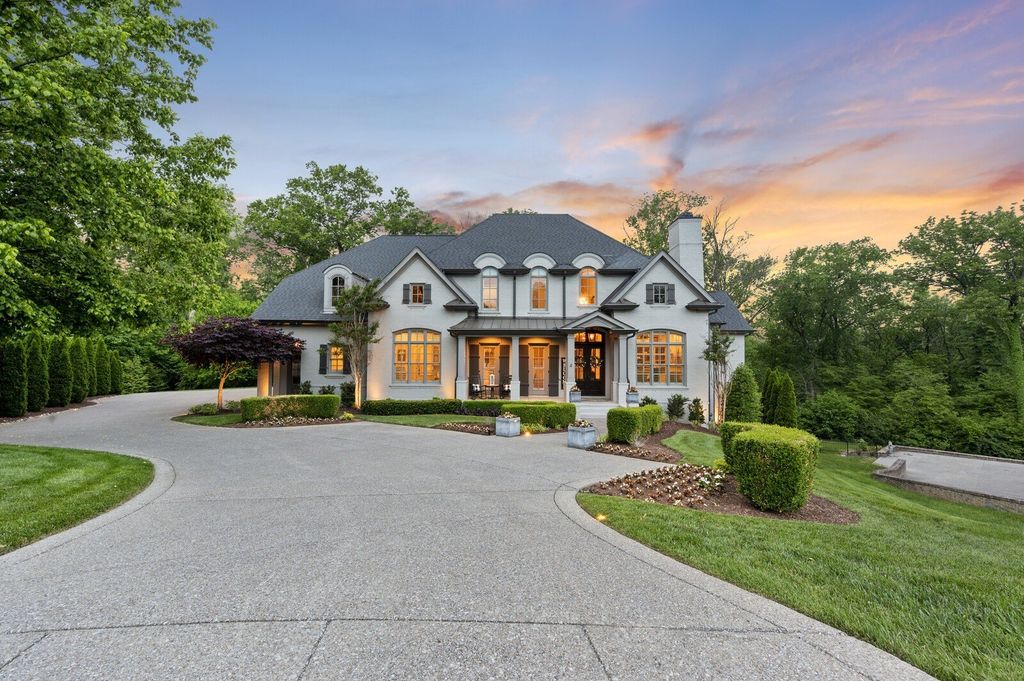Impressive Designer Home in Brentwood, TN: A Masterpiece of Elegance and Sophistication for $3.5M