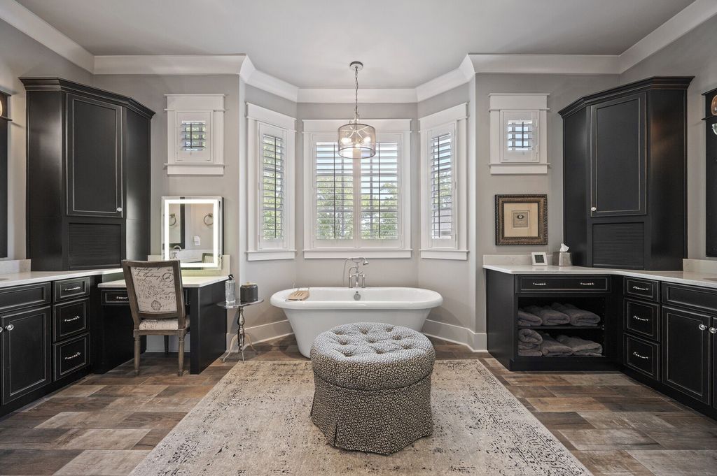 Impressive Designer Home in Brentwood, TN: A Masterpiece of Elegance and Sophistication for $3.5M