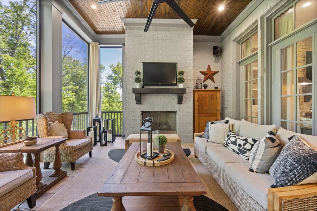 Impressive Designer Home in Brentwood, TN: A Masterpiece of Elegance and Sophistication for $3.5M