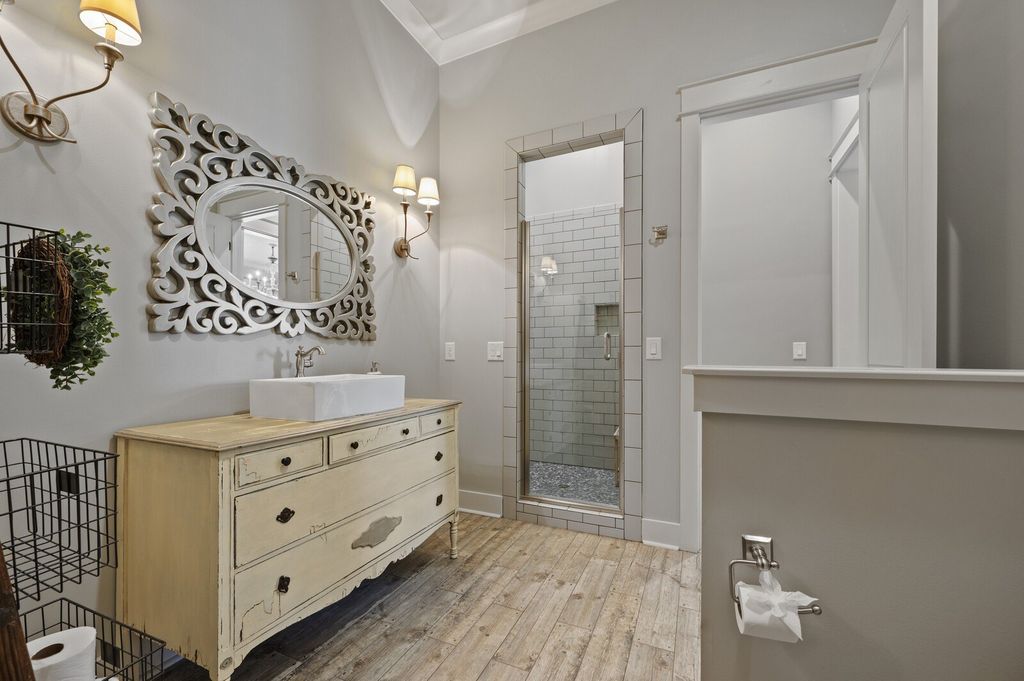 Impressive Designer Home in Brentwood, TN: A Masterpiece of Elegance and Sophistication for $3.5M