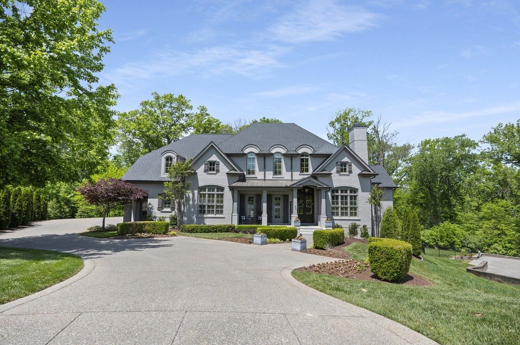 Impressive Designer Home in Brentwood, TN: A Masterpiece of Elegance and Sophistication for $3.5M