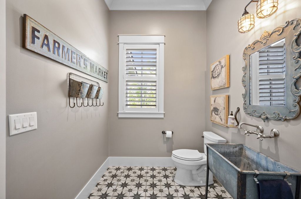 Impressive Designer Home in Brentwood, TN: A Masterpiece of Elegance and Sophistication for $3.5M