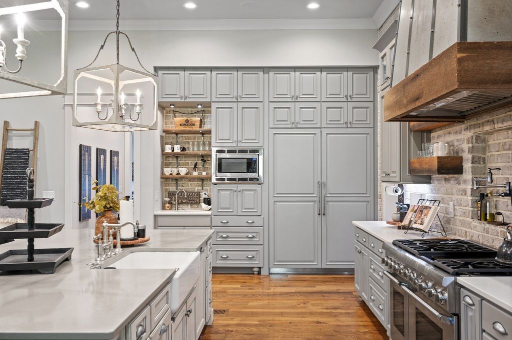 Impressive Designer Home in Brentwood, TN: A Masterpiece of Elegance and Sophistication for $3.5M