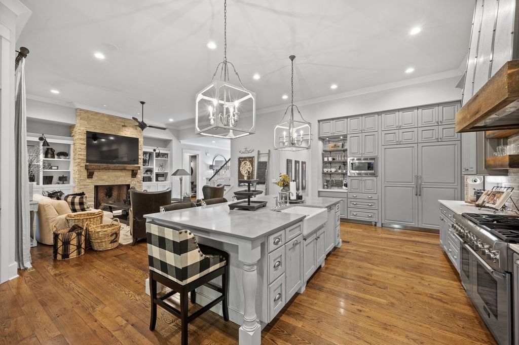 Impressive Designer Home in Brentwood, TN: A Masterpiece of Elegance and Sophistication for $3.5M