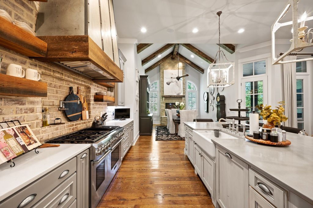 Impressive Designer Home in Brentwood, TN: A Masterpiece of Elegance and Sophistication for $3.5M