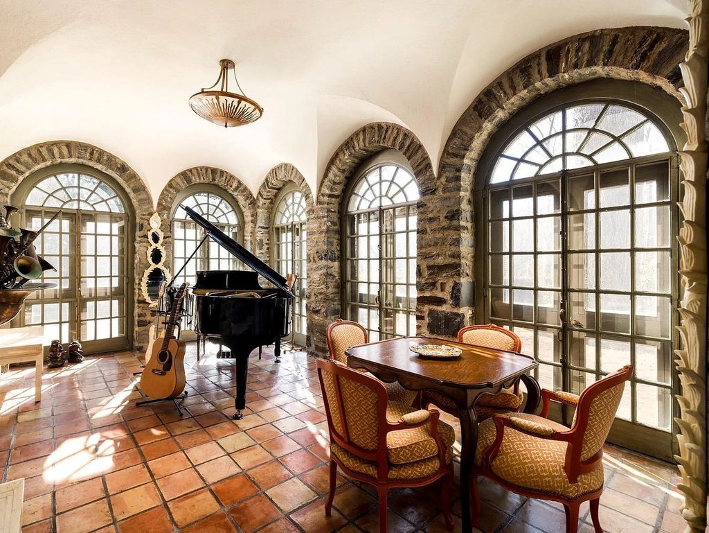 Luxurious $13.9M Property in Gladwyne, PA Surrounded by Serene Greenery and Grand Architecture with Top-Notch Amenities
