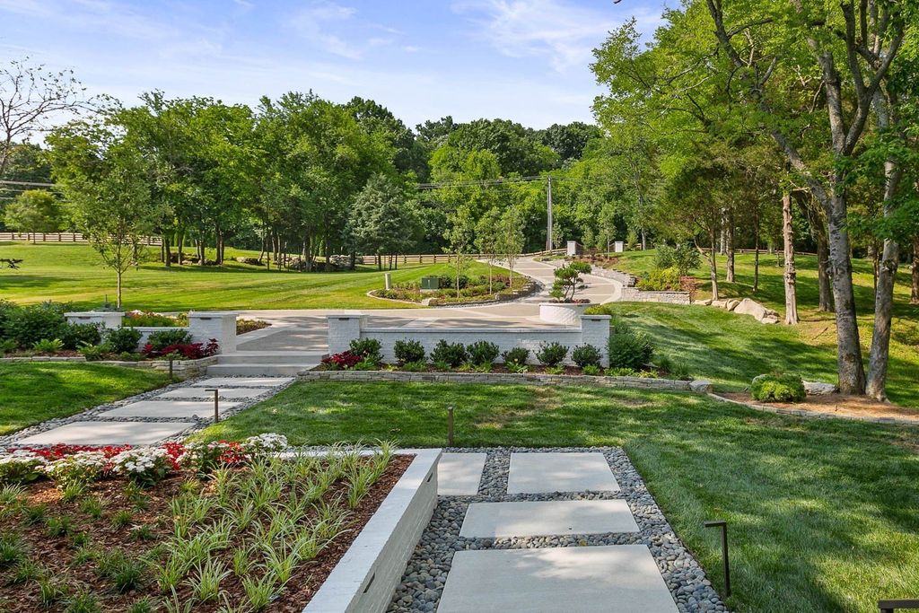 Luxurious Estate in College Grove, TN: A Magnificent Residence Crafted for Unmatched Opulence and Comfort, Listed at $8M