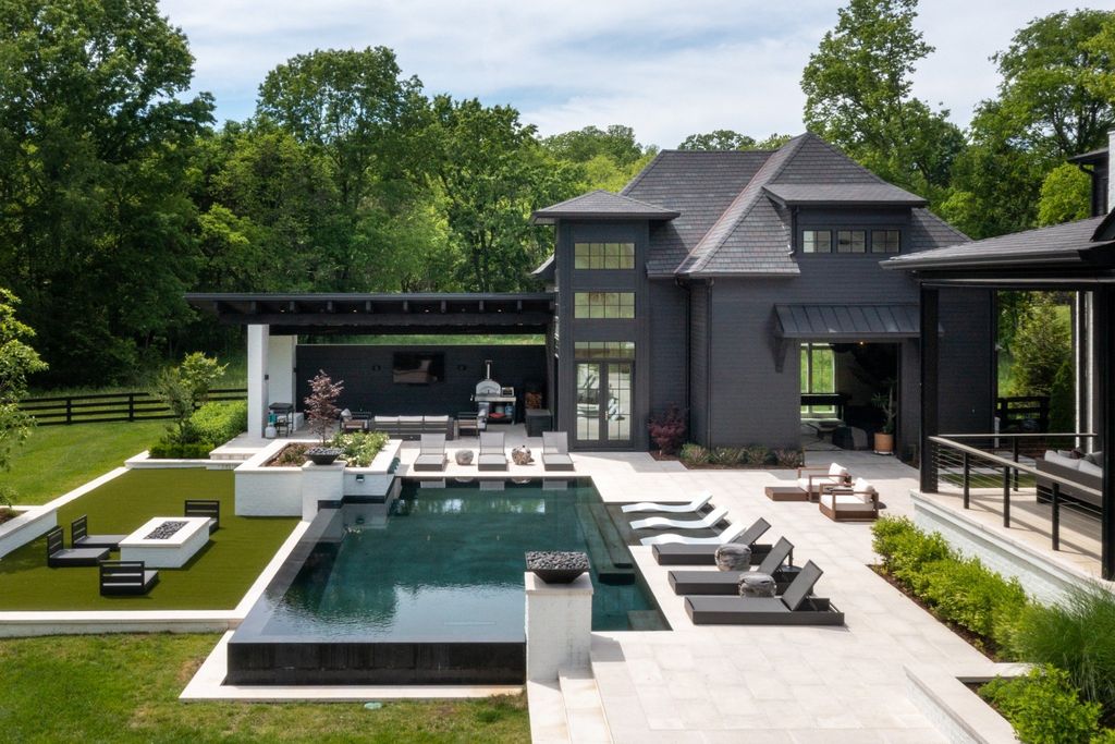 Luxurious Estate in College Grove, TN: A Magnificent Residence Crafted for Unmatched Opulence and Comfort, Listed at $8M