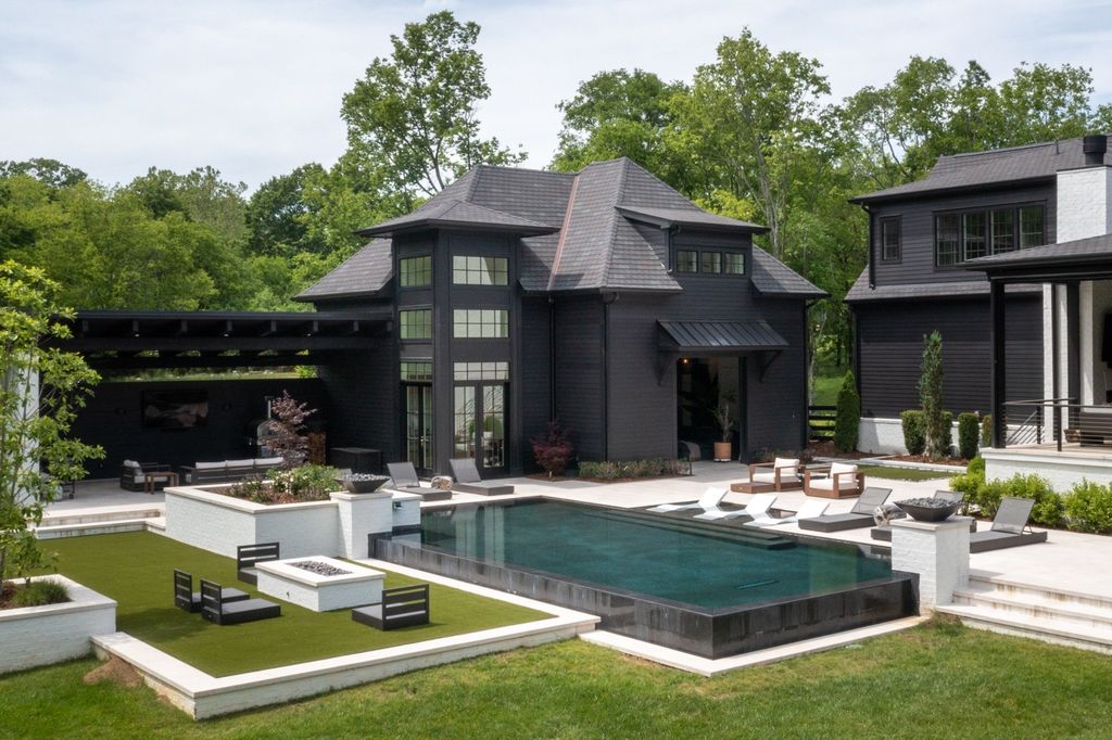 Luxurious Estate in College Grove, TN: A Magnificent Residence Crafted for Unmatched Opulence and Comfort, Listed at $8M
