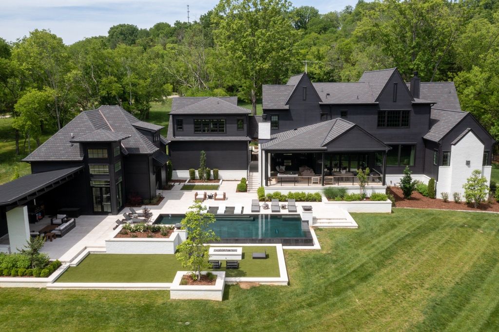 Luxurious Estate in College Grove, TN: A Magnificent Residence Crafted for Unmatched Opulence and Comfort, Listed at $8M