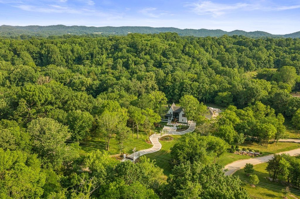 Luxurious Estate in College Grove, TN: A Magnificent Residence Crafted for Unmatched Opulence and Comfort, Listed at $8M