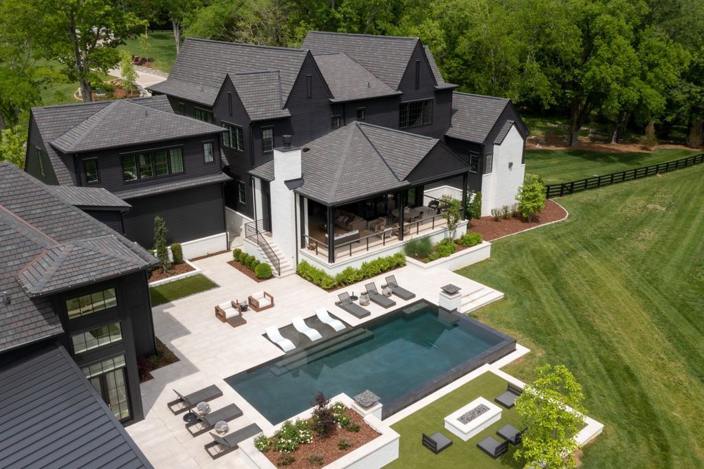 Luxurious Estate in College Grove, TN: A Magnificent Residence Crafted for Unmatched Opulence and Comfort, Listed at $8M