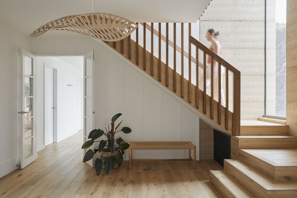 Moonah Tree House, a Prominent Coastal Home by Kirby Architects