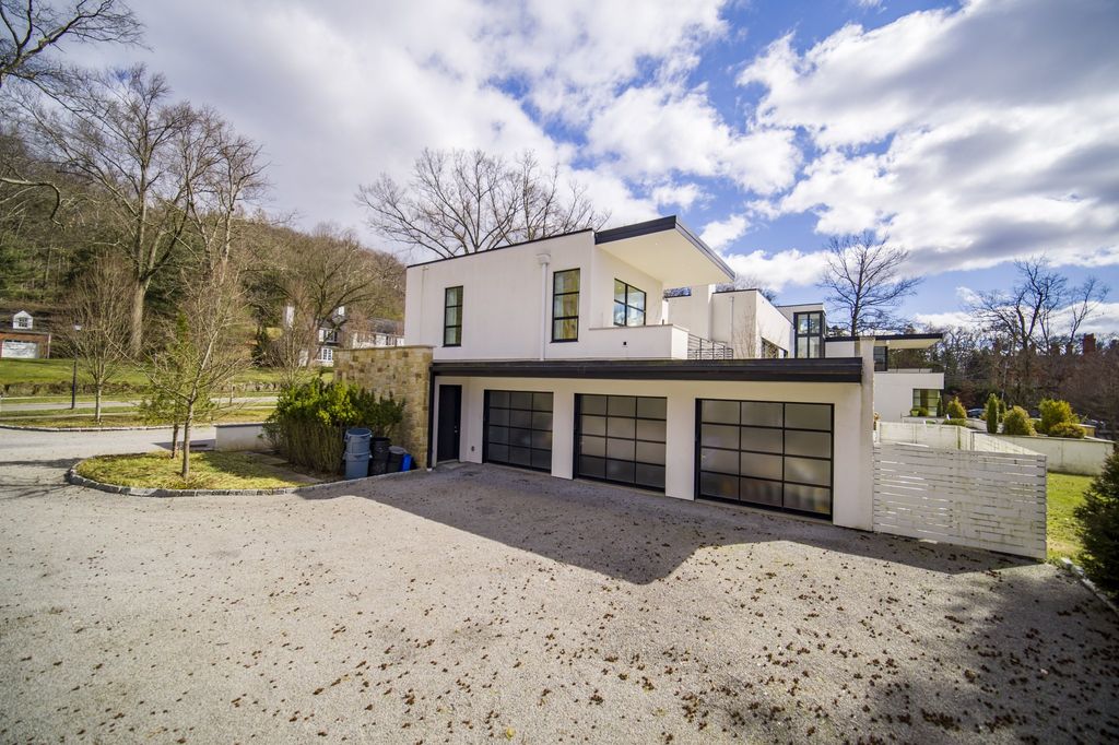 Redefined Luxury: Unveiling a Spectacular $4.85M Soft-Contemporary Masterpiece in Sewickley, PA