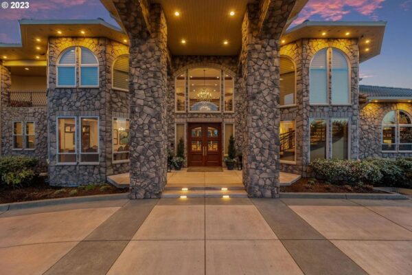 Scenic Private Estate on 5-Acre Gated Property in Ridgefield, WA with ...