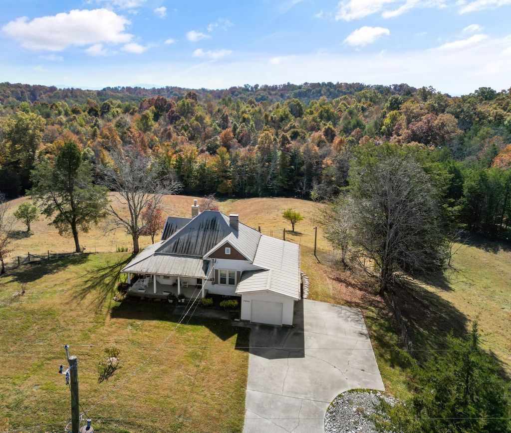 Stunning 250-Acre Turnkey Estate in Strawberry Plains, TN - A Haven for Gentleman's Farm Enthusiasts, Priced at $5.799 Million