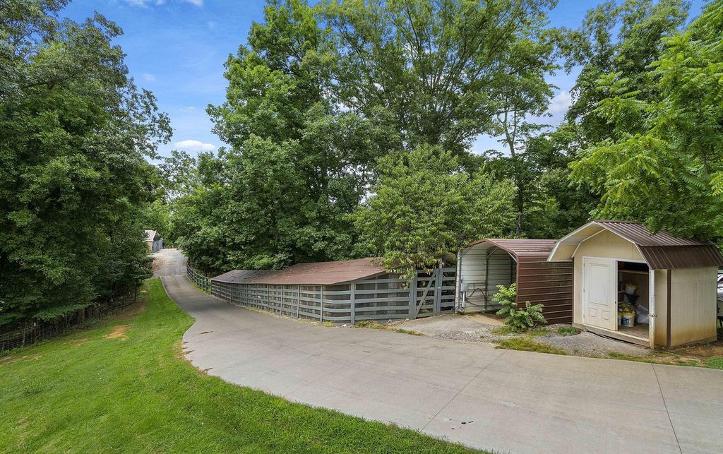Stunning 250-Acre Turnkey Estate in Strawberry Plains, TN - A Haven for Gentleman's Farm Enthusiasts, Priced at $5.799 Million