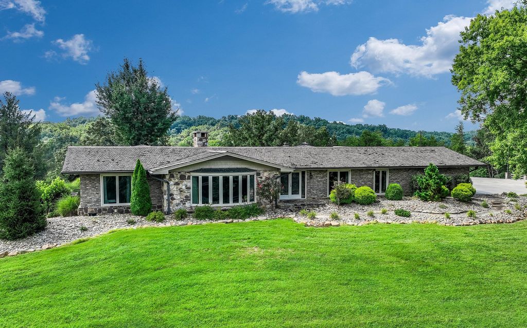 Stunning 250-Acre Turnkey Estate in Strawberry Plains, TN - A Haven for Gentleman's Farm Enthusiasts, Priced at $5.799 Million