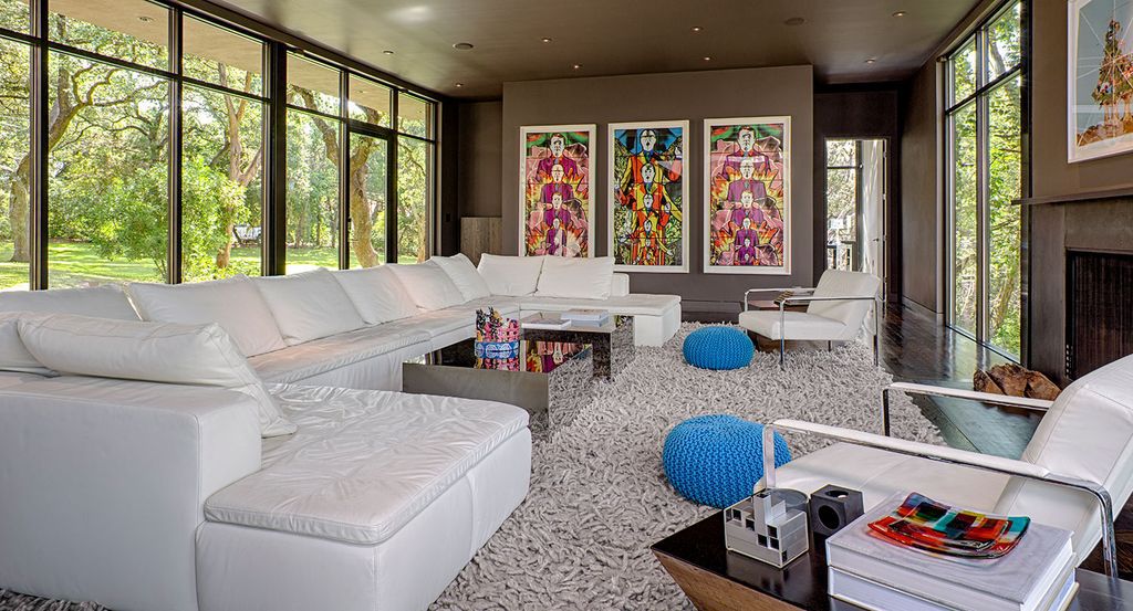 West Lake Hills Residence with impressive landscape by Specht Architects